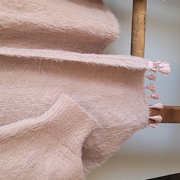 Coco and Carmen fuzzy shrug - Picture 2 of 7